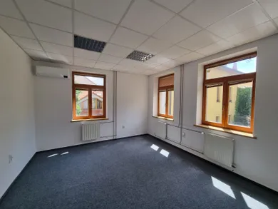Na prenájom komerčné, 36 m², Košice-Staré Mesto, Hradbová