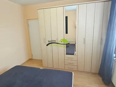 Na predaj 4-izbový byt, 81 m², Senica, Sotinská
