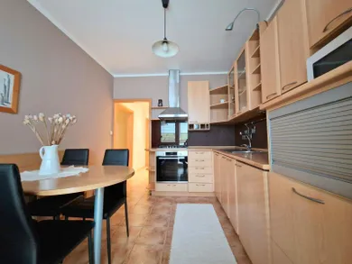 Na prenájom 3-izbový byt, 70 m², Prievidza, J. Fándlyho