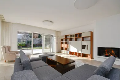 Na prenájom dom, 250 m², Bratislava-Dúbravka