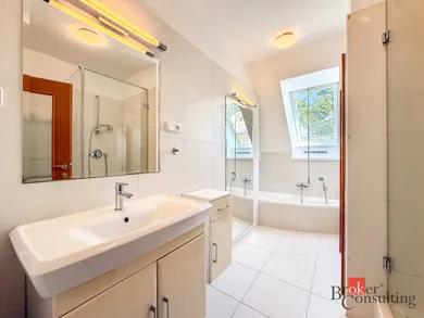 Na prenájom 4-izbový byt, 145 m², Bratislava-Staré Mesto, Timravina