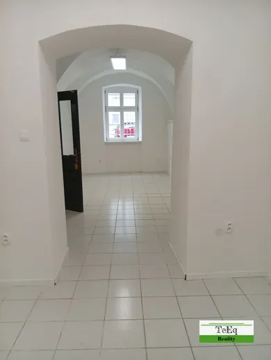 Lokale komercyjne na wynajem, Banská Bystrica · €600