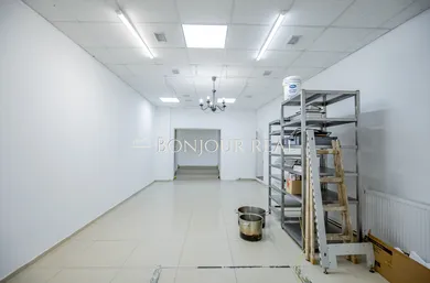 Na prenájom komerčné, 150 m², Trnava, Ulica Hlavná