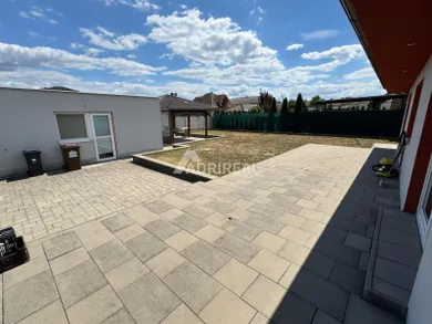 Na predaj 5-izbový dom, 178 m², Lučenec, A. E. Timku
