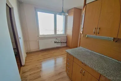 Na predaj 3-izbový byt, 80 m², Malacky, Záhorácka