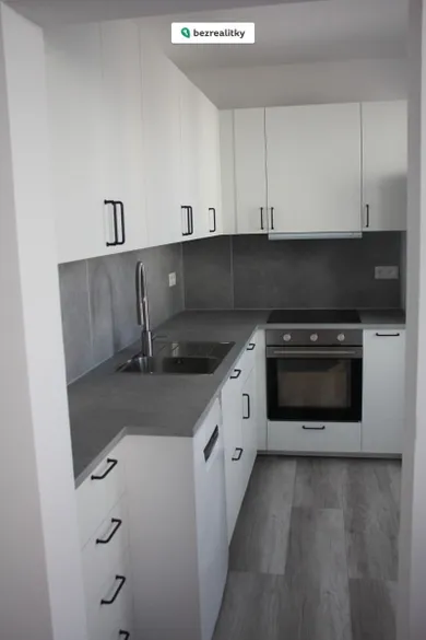 Na prenájom 3-izbový byt, 60 m², Bratislava-Ružinov