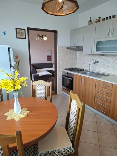 Na predaj 3-izbový byt, 76 m², Zlaté Moravce, Duklianska