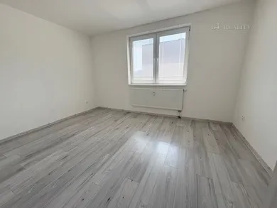 Na predaj 2-izbový byt, 56 m², Trenčín, Armádna