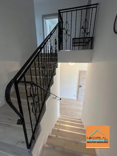 Na predaj 4-izbový dom, Rovinka, Riečna