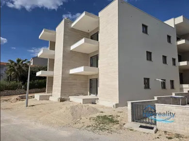 Na predaj 2-izbový byt, 86 m²