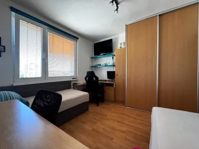 Na predaj 3-izbový byt, 72 m², Levice, Perecká ul.