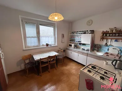 Na predaj 6-izbový dom, 100 m², Hrušovany