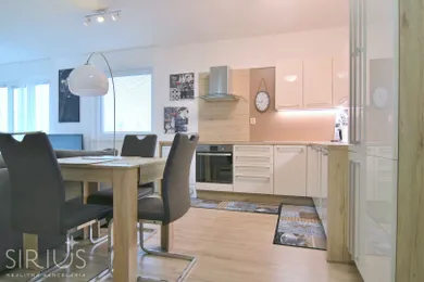 Na prenájom 2-izbový byt, 54 m², Bratislava-Petržalka, Antolská