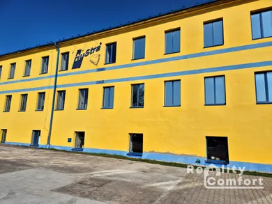 Na prenájom komerčné, 140 m², Uhrovec