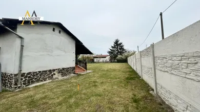 Na predaj pozemok, Komárno