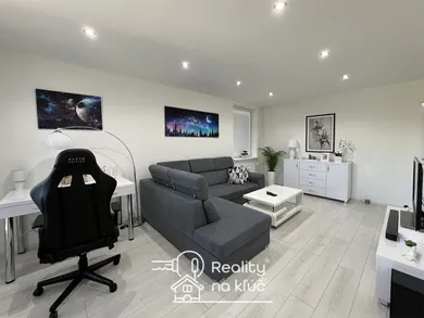 Na prenájom 2-izbový byt, 66 m², Nové Zámky, Lécka