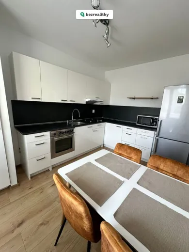 Na prenájom 3-izbový byt, 70 m², Bratislava-Karlova Ves