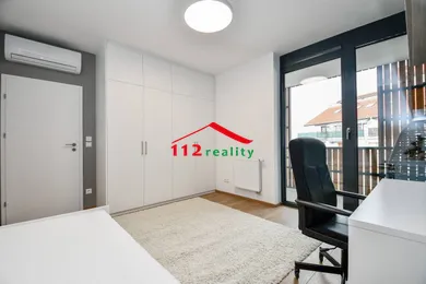 Na prenájom 3-izbový byt, 114 m², Bratislava-Staré Mesto
