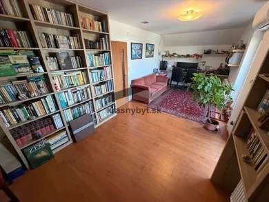 Na predaj 5-izbový dom, 223 m², Miloslavov, Chmeľová