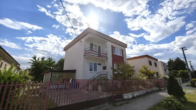 Na predaj 4-izbový dom, 168 m², Voderady