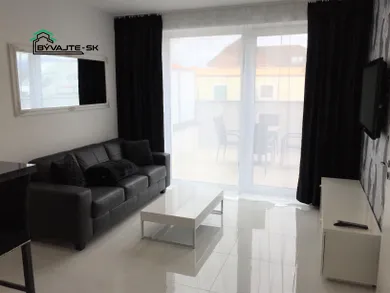 Mieszkania na wynajem, 2-pokojowe, Prievidza · €550