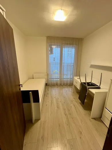Na prenájom 3-izbový byt, 74 m², Bratislava-Staré Mesto, Dunajská