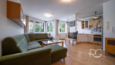 Na prenájom 3-izbový byt, 88 m², Bratislava-Staré Mesto