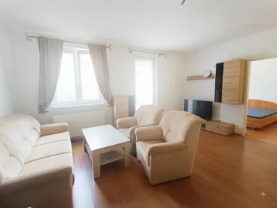 Na prenájom 2-izbový byt, 48 m², Dunajská Streda, Priemyselná