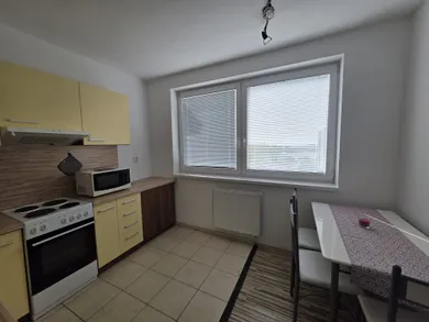 Na prenájom 1-izbový byt, 30 m², Pezinok, Svätoplukova
