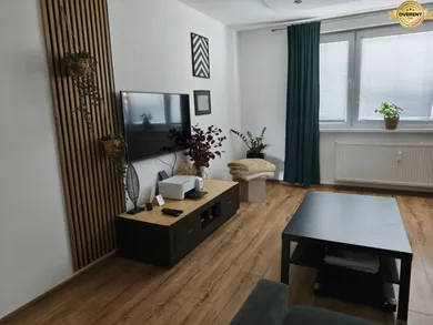 Mieszkania na wynajem, 3-pokojowe, Prievidza · €700