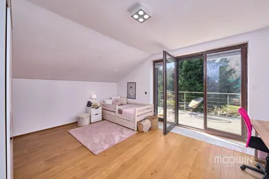Na predaj 8-izbový dom, 435 m², Bratislava-Rača, Zvončeková