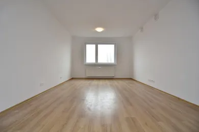 Na predaj 2-izbový byt, 61 m², Bratislava-Petržalka, Údernícka