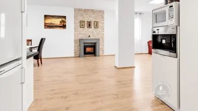 Na prenájom 2-izbový byt, 100 m², Bratislava-Nové Mesto, Pod Vtáčnikom