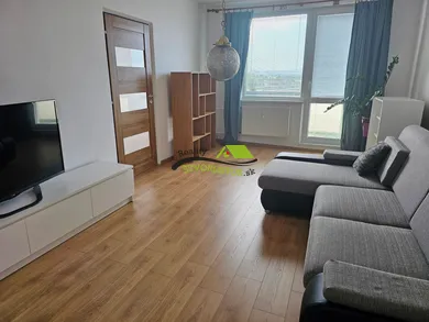 Mieszkania na wynajem, 3-pokojowe, Senica · €550