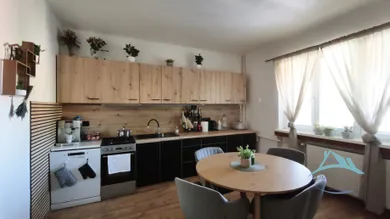 Na predaj dom, 300 m², Dolné Plachtince, J. Kráľa