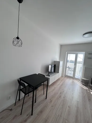 Na prenájom 1-izbový byt, 24 m², Bratislava-Petržalka, Labutia