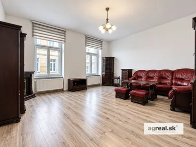 Byty na prenájom 4-izbový, Bratislava-Staré Mesto · €1 230