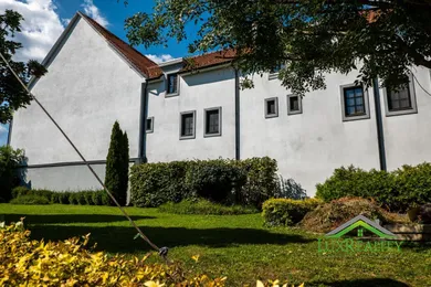 Na predaj objekt, 96 m², Nové Mesto nad Váhom, Námestie Slobody