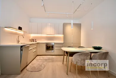 Na prenájom 3-izbový byt, 90 m², Bratislava-Staré Mesto, Zámocká