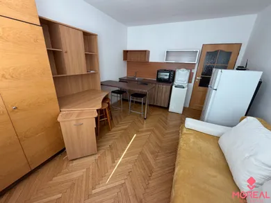 Mieszkania na wynajem, 1-pokojowe, Topoľčany · €380