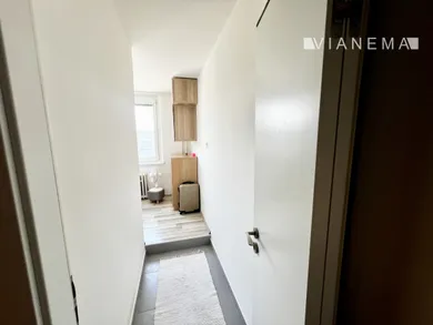 Na prenájom 2-izbový byt, 38 m², Bratislava-Dúbravka