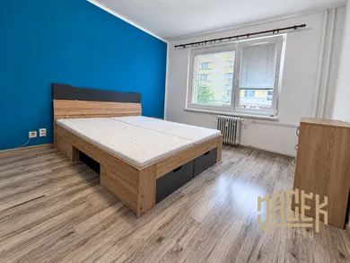 Na predaj 2-izbový byt, 64 m², Považská Bystrica, Stred