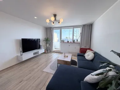Byty na prenájom 4-izbový, Bratislava-Ružinov · €1 000