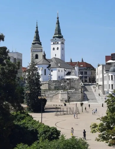 Mieszkania na wynajem, 4-pokojowe, Žilina · €999