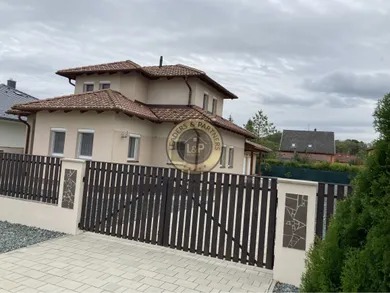 Na predaj 5-izbový dom, 115 m², Moson