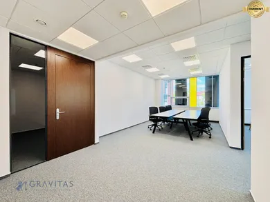 Na prenájom komerčné, 102 m², Bratislava-Ružinov, Prievozská
