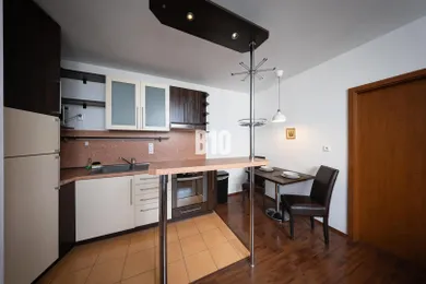 Na predaj 2-izbový byt, 52 m², Bratislava-Vajnory