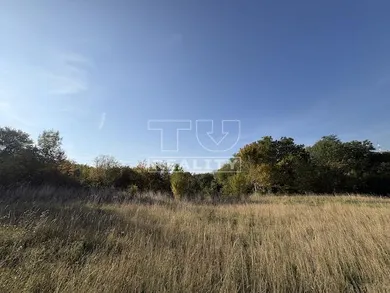 Na predaj pozemok, 806 m², Trenčín