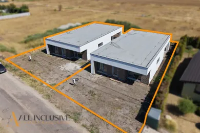 Дома на продажу, 4-комнатные, Nesvady · €219 900
