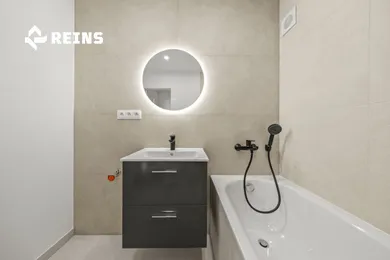 Na predaj 4-izbový byt, 79 m², Bratislava-Karlova Ves, Beniakova
